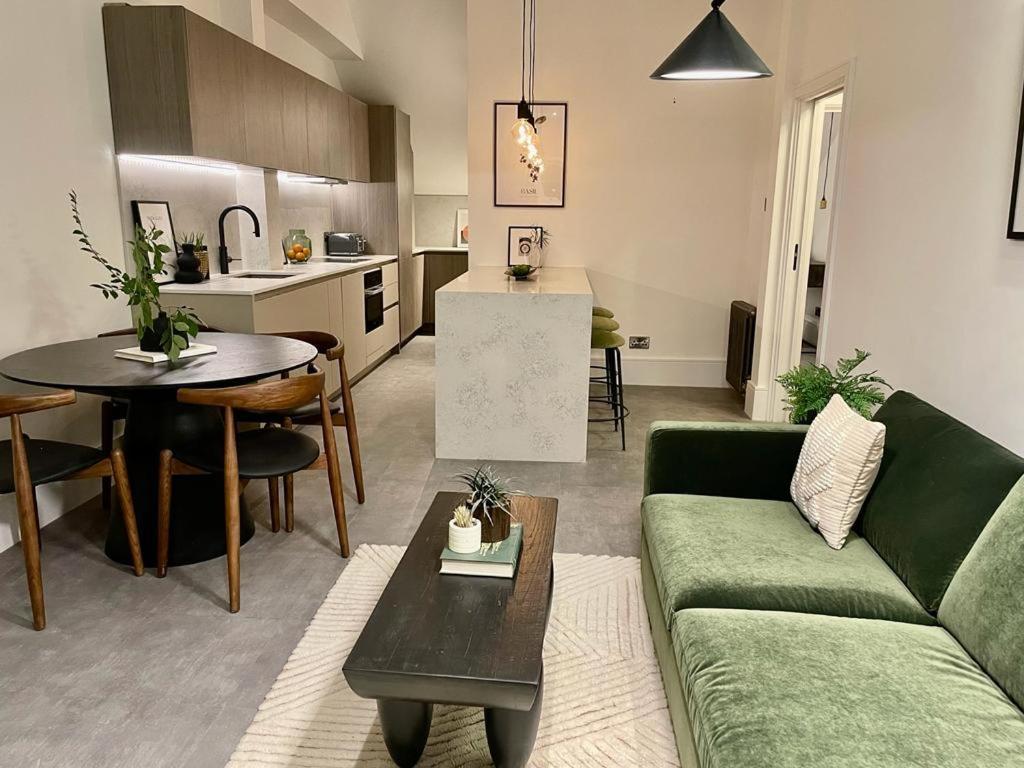 Apartment 2 Bedroom Penthouse *